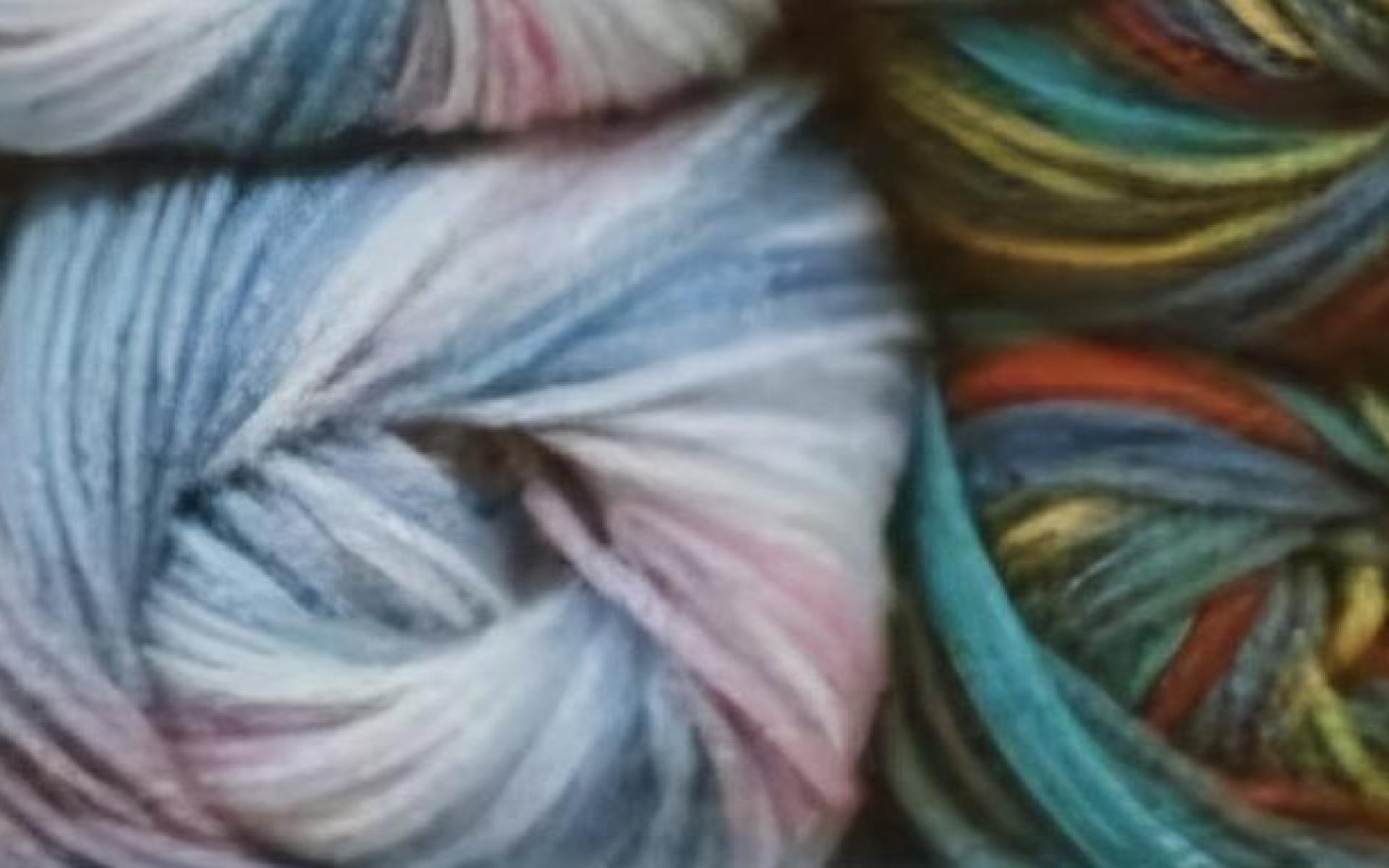 Foto von bunten Wollknäueln