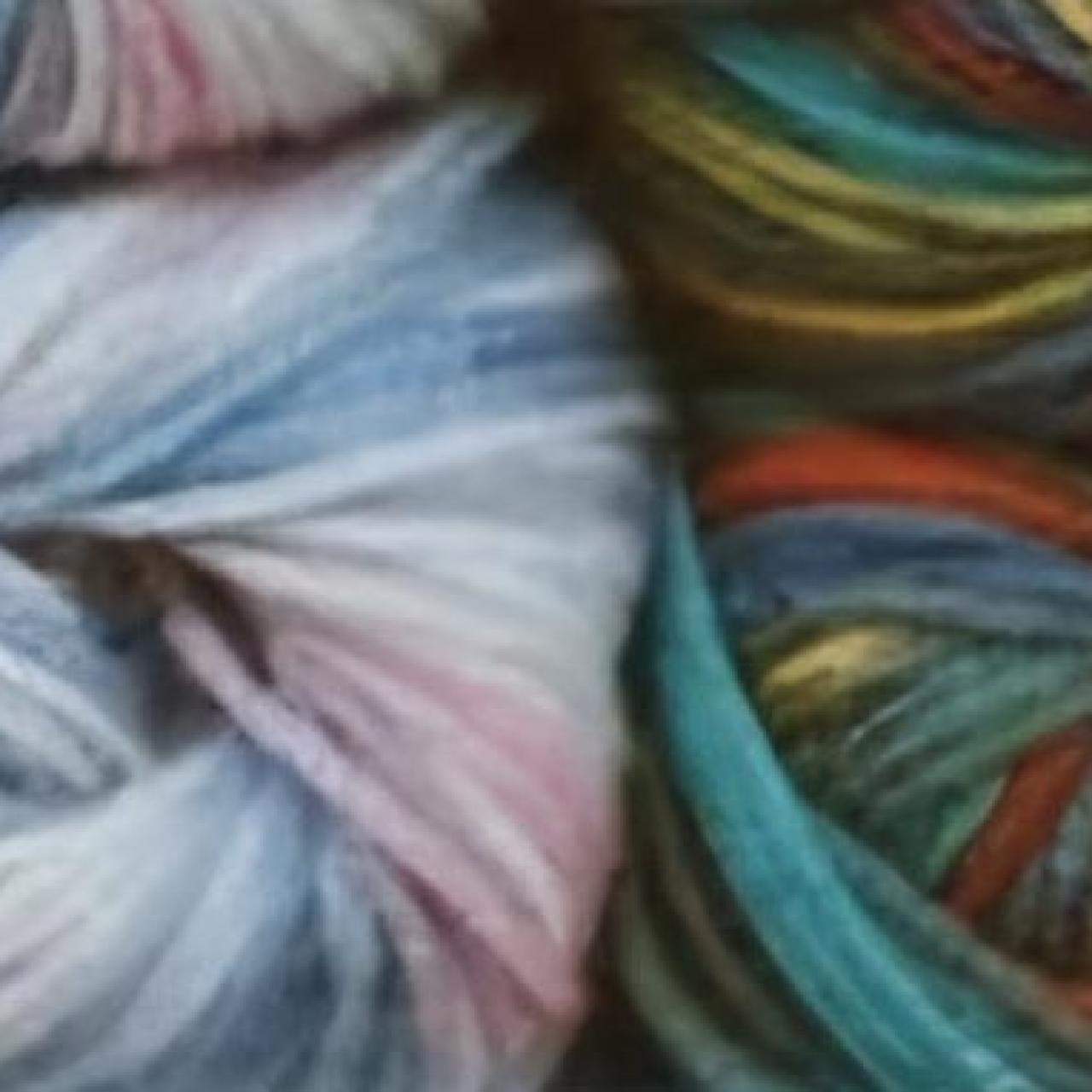 Foto von bunten Wollknäueln